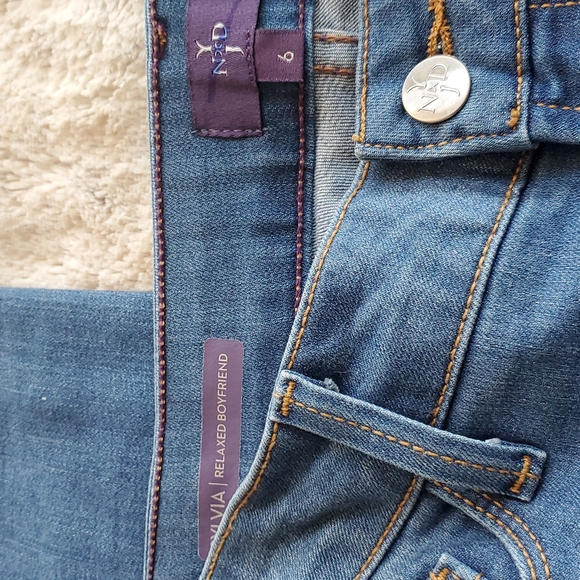 NYDJ Brighter Blue Wash Sylvia Relaxed Boyfriend Cuffed Blue Jeans Size 6 NWOT - Picture 3 of 5